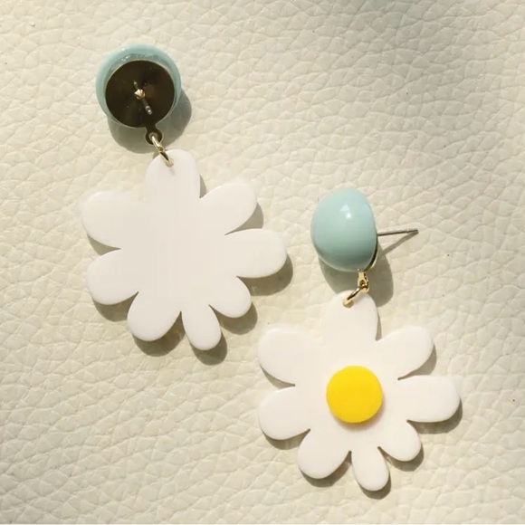 Daisy Earrings - Picture 3 of 5